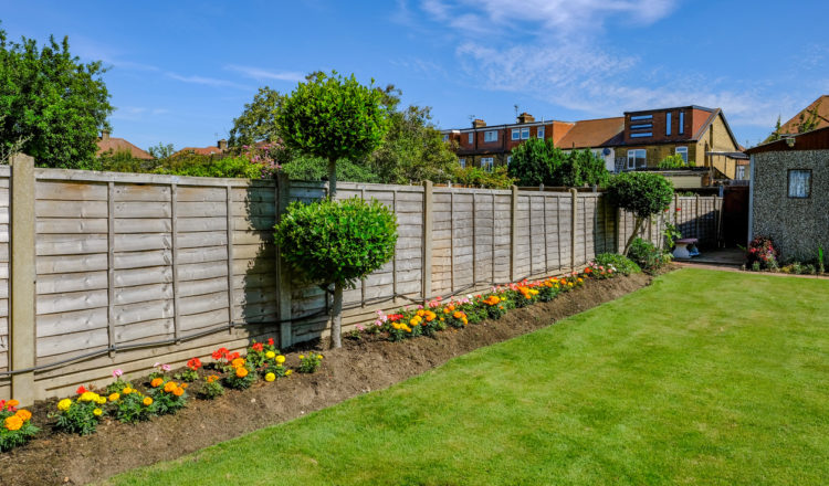 Neighbour-friendly fences
